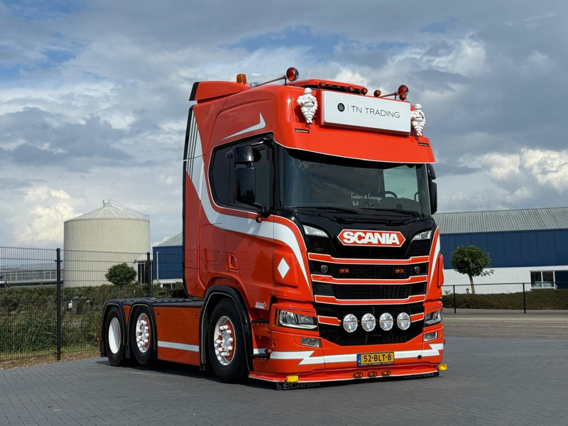 Scania R500 SHOWTRUCK, VOLLUCHT, PTO/HYDRAULIEK, RETARDER, 6X2/4. - Tracteur routier: photos 1 Scania R500 SHOWTRUCK, VOLLUCHT, PTO/HYDRAULIEK, RETARDER, 6X2/4. - Tracteur routier: photos 1