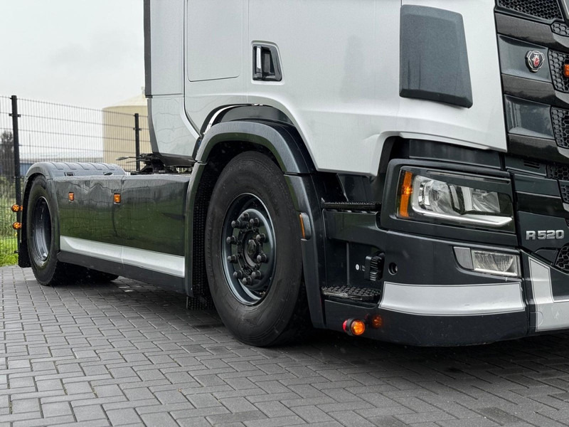 Scania R520 V8 NGS 6 BALLOONS, FULL AIR, RETARDER, 2X TANK, SHOW, FULL SPOILER. - Tracteur routier: photos 4 Scania R520 V8 NGS 6 BALLOONS, FULL AIR, RETARDER, 2X TANK, SHOW, FULL SPOILER. - Tracteur routier: photos 4