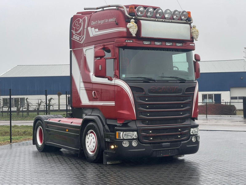 Scania R580 V8 SILVER GRIFFIN 66/100, LIMITED EDITION, FULL AIR, RETARDER. - Tracteur routier: photos 1 Scania R580 V8 SILVER GRIFFIN 66/100, LIMITED EDITION, FULL AIR, RETARDER. - Tracteur routier: photos 1
