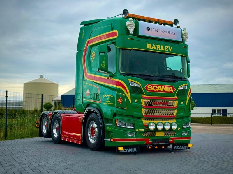 Scania R650 V8 SHOWTRUCK, VOLLUCHT, RETARDER, AUDIO, HYDRAULIEK, COMPLEET VOL. - Tracteur routier: photos 1 Scania R650 V8 SHOWTRUCK, VOLLUCHT, RETARDER, AUDIO, HYDRAULIEK, COMPLEET VOL. - Tracteur routier: photos 1