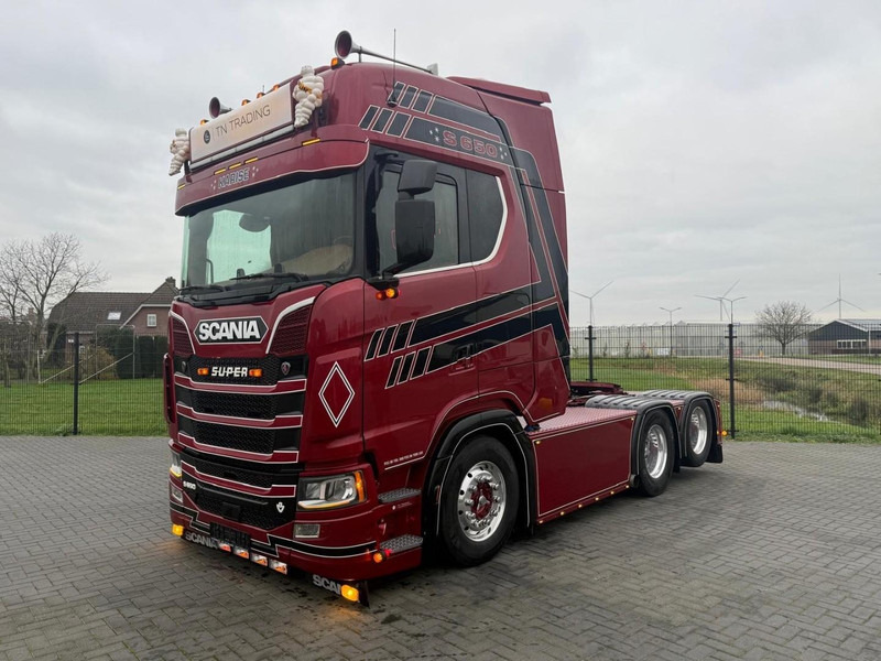 Scania S650 V8 NGS SHOW TRUCK, INTERIOR, FULL AIR, ALCOA, PTO, FULL! - Tracteur routier: photos 3 Scania S650 V8 NGS SHOW TRUCK, INTERIOR, FULL AIR, ALCOA, PTO, FULL! - Tracteur routier: photos 3