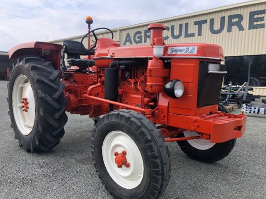 Renault SUPER 3 D tracteur à 8 500 € exo de tva - Tracteur agricole: photos 1 Renault SUPER 3 D tracteur à 8 500 € exo de tva - Tracteur agricole: photos 1