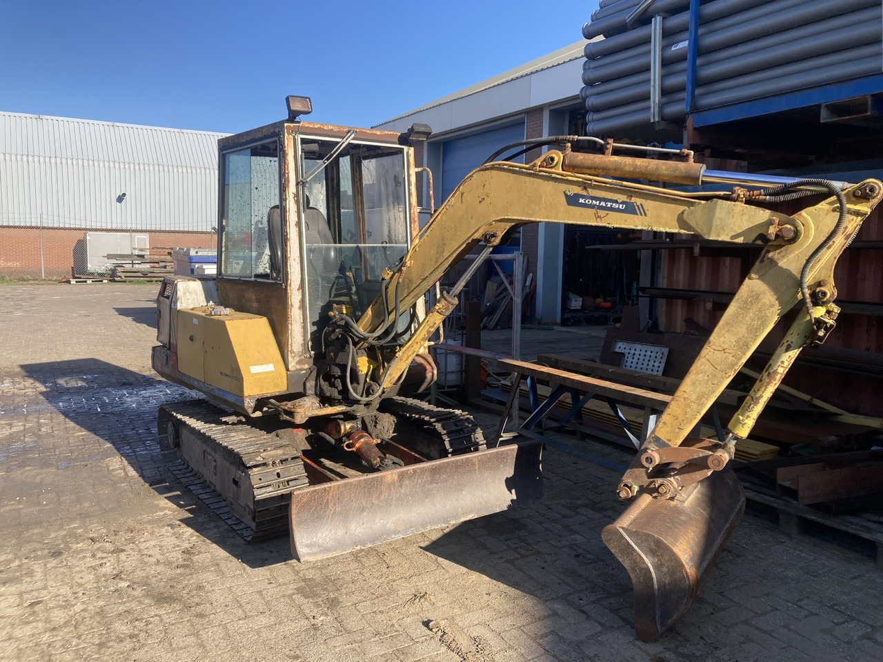 KOMATSU PC30-5 - Mini pelle: photos 1 KOMATSU PC30-5 - Mini pelle: photos 1
