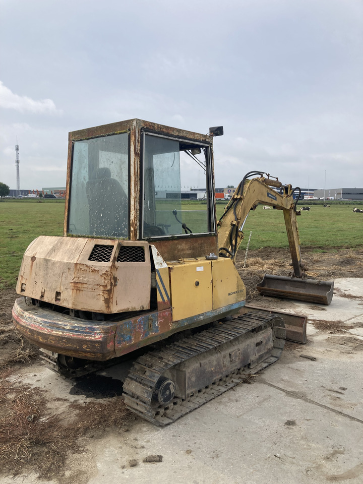 KOMATSU PC30-5 - Mini pelle: photos 2 KOMATSU PC30-5 - Mini pelle: photos 2