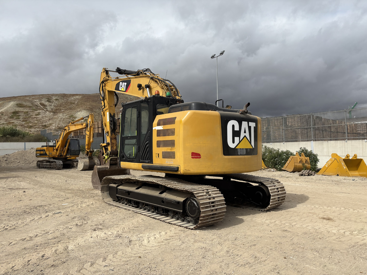 CATERPILLAR 320EL RR - Pelle sur chenille: photos 3 CATERPILLAR 320EL RR - Pelle sur chenille: photos 3