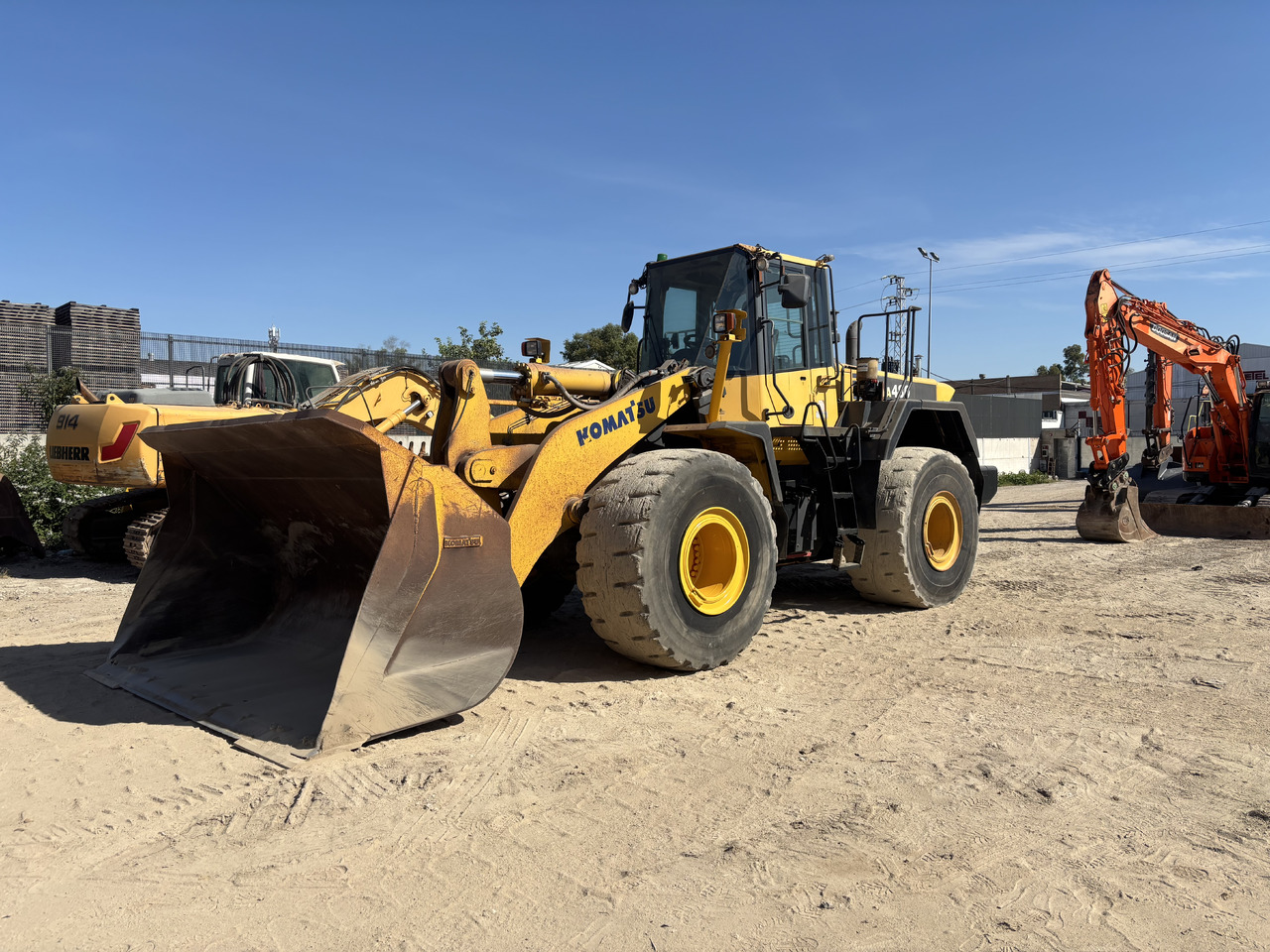 KOMATSU WA480-6 - Chargeuse sur pneus: photos 1 KOMATSU WA480-6 - Chargeuse sur pneus: photos 1