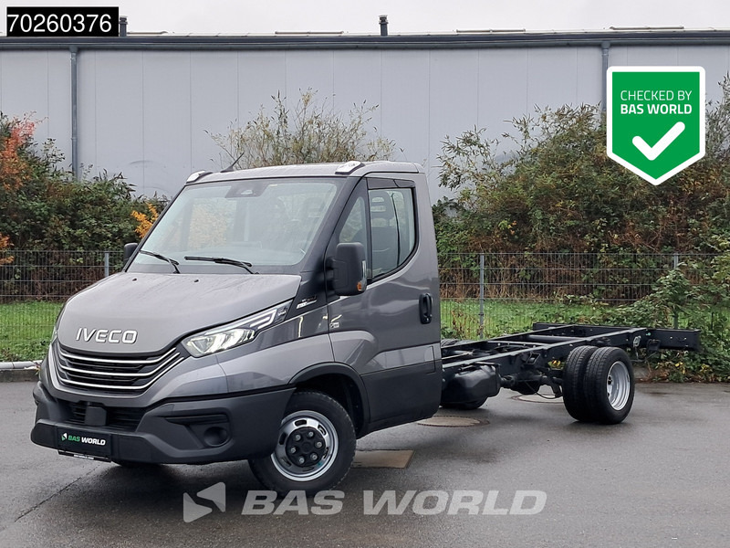 Iveco Daily 35C21 Neu! 3.0L 2025-Modell Automatik 210PS Radstand 410 Fahrgestell Doppelbereifung LED ACC Klima Euro6 Chassis A/C - Véhicule utilitaire: photos 1 Iveco Daily 35C21 Neu! 3.0L 2025-Modell Automatik 210PS Radstand 410 Fahrgestell Doppelbereifung LED ACC Klima Euro6 Chassis A/C - Véhicule utilitaire: photos 1