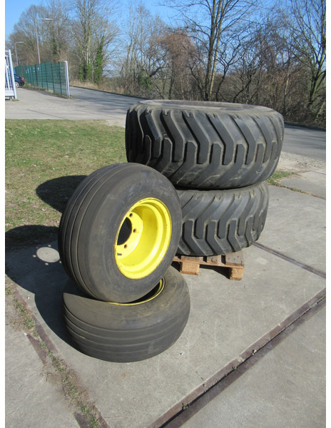John Deere 5515V NOKIAN 550/60R22.5 + Voor Banden + Velg - Roue complète pour Micro tracteur: photos 2 John Deere 5515V NOKIAN 550/60R22.5 + Voor Banden + Velg - Roue complète pour Micro tracteur: photos 2