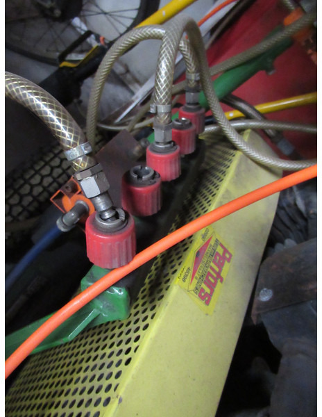 Votex Yanmar Diesel Pneumatische Snoei-unit Pneumatisch Snoei gereedschap - Machine agricole: photos 3 Votex Yanmar Diesel Pneumatische Snoei-unit Pneumatisch Snoei gereedschap - Machine agricole: photos 3
