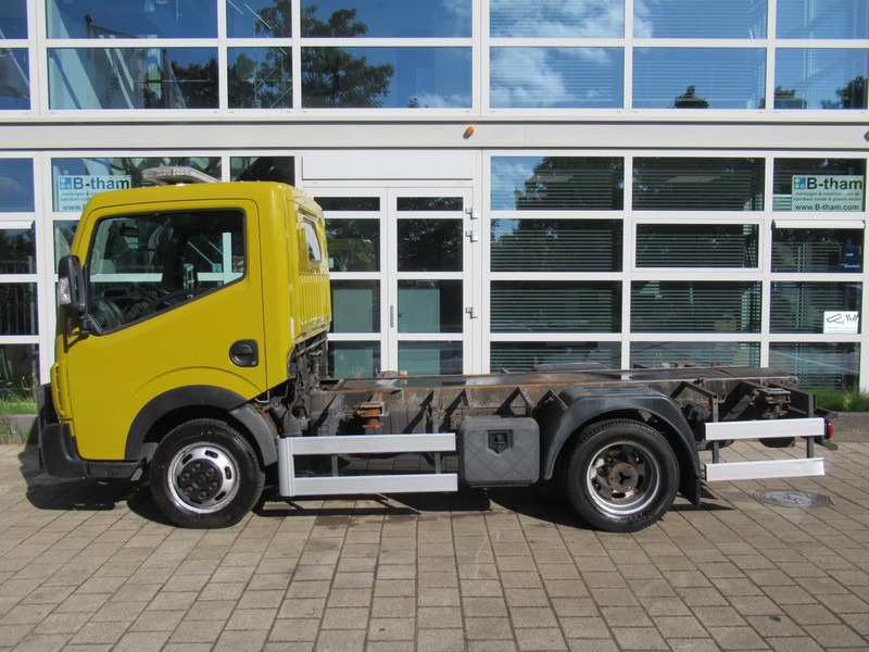 Renault Maxity 2.5DCi 107KW Chassis Twist Lock AIRCO - Véhicule utilitaire: photos 2 Renault Maxity 2.5DCi 107KW Chassis Twist Lock AIRCO - Véhicule utilitaire: photos 2
