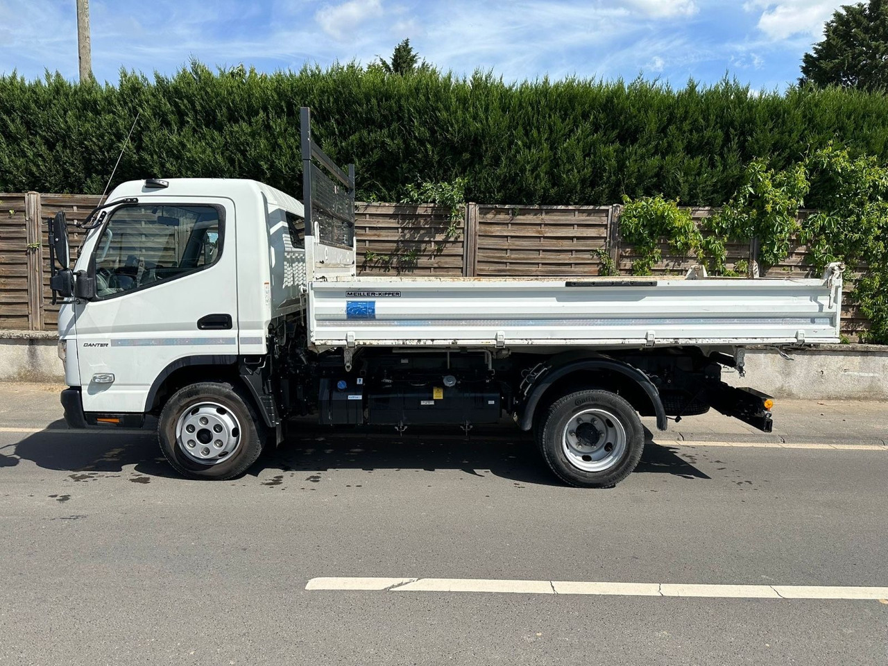 FUSO Canter 7C18/Meiller 3-S-K*Top-Deal!* - Utilitaire benne: photos 3 FUSO Canter 7C18/Meiller 3-S-K*Top-Deal!* - Utilitaire benne: photos 3