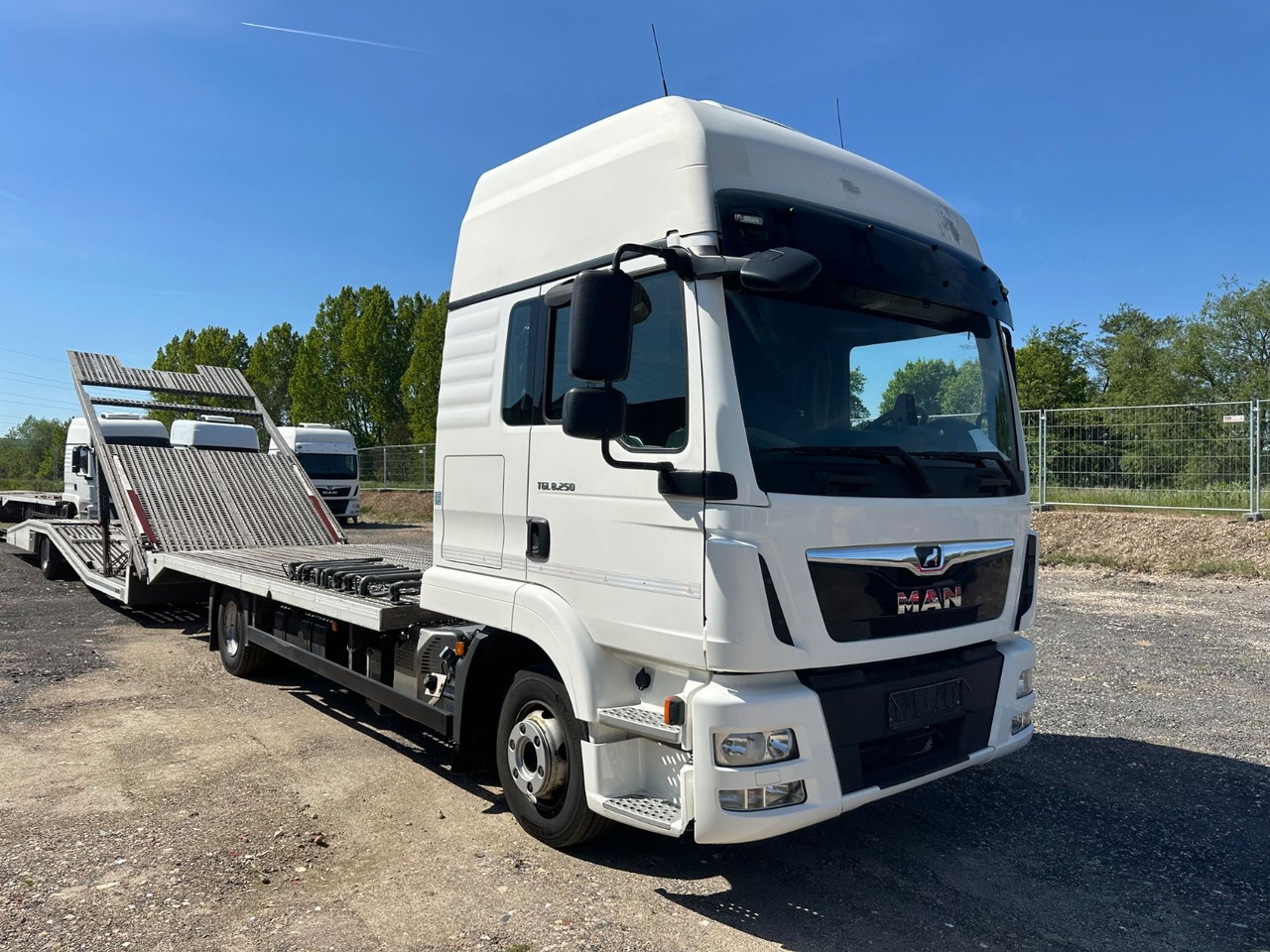 MAN 8.250 TGL*4x L1H1*XLX Kabine*VDI2700*TOP* - Camion porte-voitures: photos 2 MAN 8.250 TGL*4x L1H1*XLX Kabine*VDI2700*TOP* - Camion porte-voitures: photos 2
