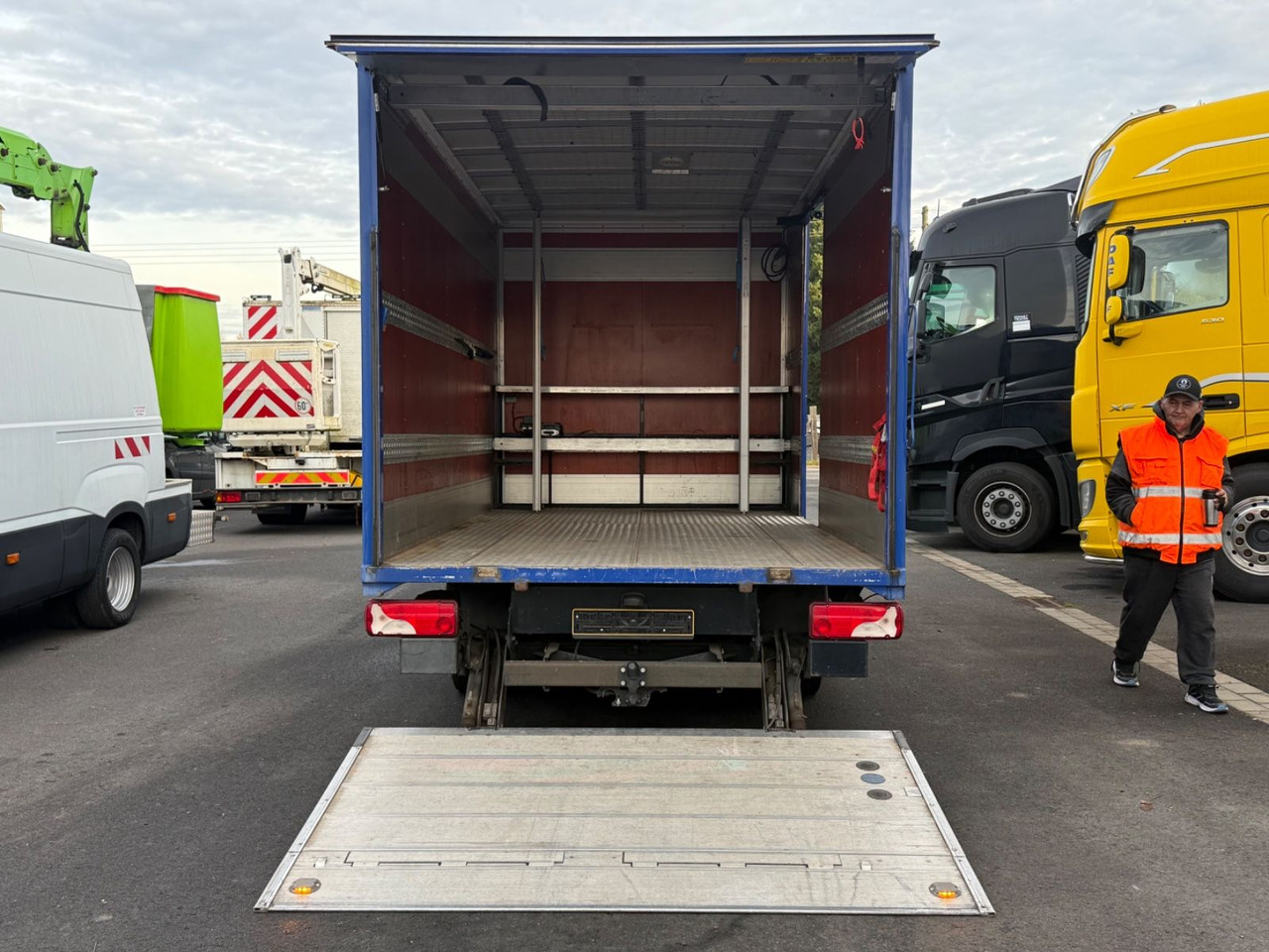 Mercedes-Benz Sprinter II 513 cdi Koffer, Lbw, Ahk, Winde - Fourgon grand volume: photos 5 Mercedes-Benz Sprinter II 513 cdi Koffer, Lbw, Ahk, Winde - Fourgon grand volume: photos 5