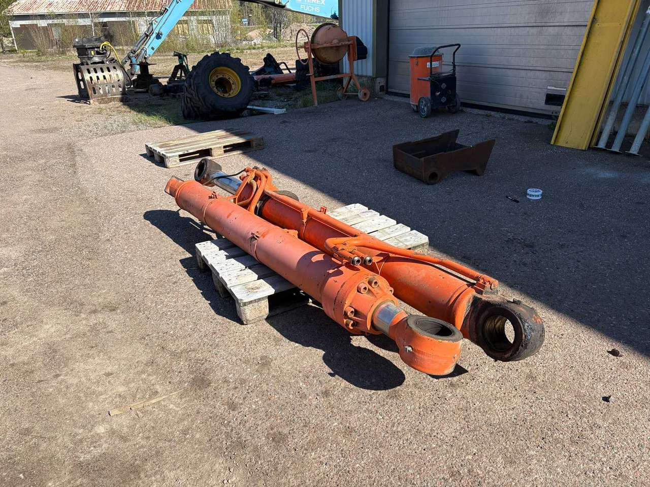 Hitachi ZX650 LHC Boom Cylinders 2 pcs - Vérin hydraulique pour Pelle: photos 3 Hitachi ZX650 LHC Boom Cylinders 2 pcs - Vérin hydraulique pour Pelle: photos 3