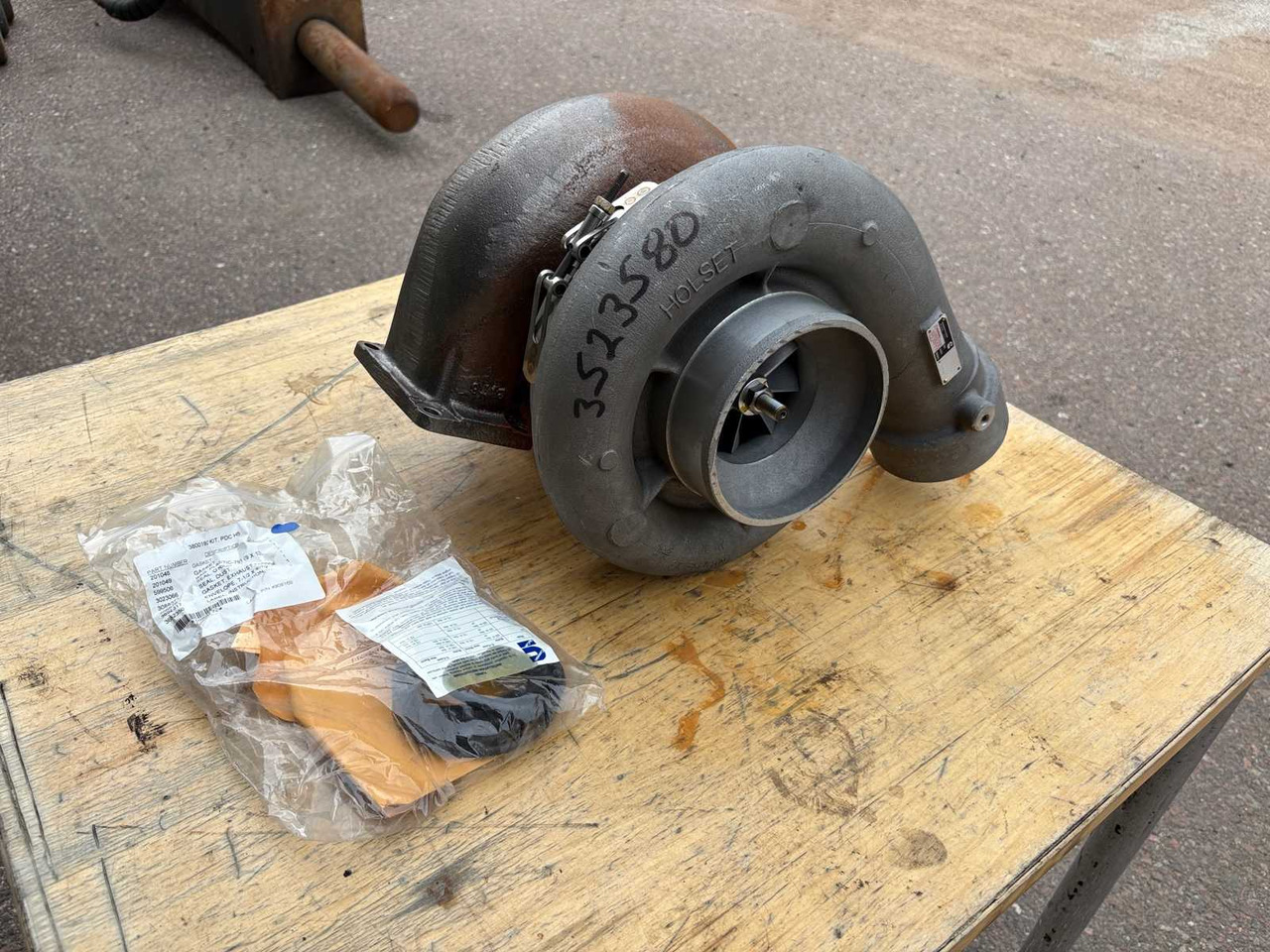 Industrial Turbo Holset HX80/HC5A - Turbocompresseur pour Engins de chantier: photos 1 Industrial Turbo Holset HX80/HC5A - Turbocompresseur pour Engins de chantier: photos 1