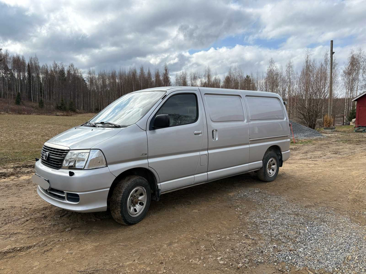 Van Toyota Hiace 2.5 - Fourgon utilitaire: photos 1 Van Toyota Hiace 2.5 - Fourgon utilitaire: photos 1