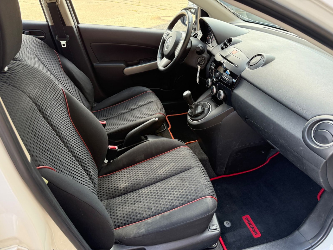 Voiture Mazda 2 Lim. 1.3 Origami 5 TÜER KLIMA SHZ TÜV NEU: photos 15 Voiture Mazda 2 Lim. 1.3 Origami 5 TÜER KLIMA SHZ TÜV NEU: photos 15