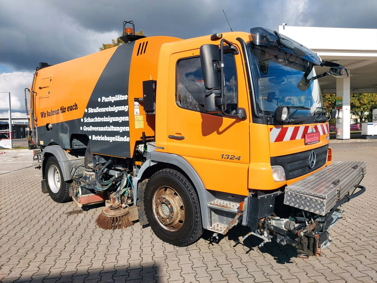 Mercedes-Benz Atego 2 6-Zyl. 4x2 1324 Schmidt SK 600 Klima - Balayeuse de voirie: photos 4 Mercedes-Benz Atego 2 6-Zyl. 4x2 1324 Schmidt SK 600 Klima - Balayeuse de voirie: photos 4