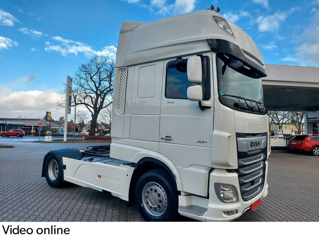 DAF XF 530 FT SuperSpaceCab ACC Luftfeder Retarder - Tracteur routier: photos 1 DAF XF 530 FT SuperSpaceCab ACC Luftfeder Retarder - Tracteur routier: photos 1