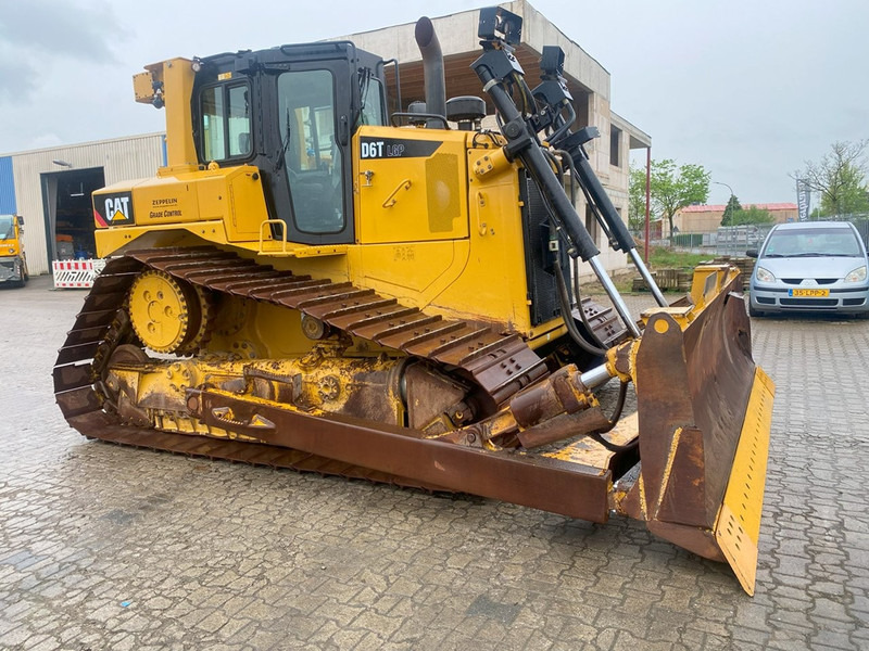 Caterpillar D6T LGP NVT - Bulldozer: photos 1 Caterpillar D6T LGP NVT - Bulldozer: photos 1