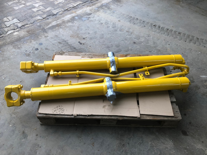 Komatsu D65-15 EX/PX Blade Lift Cylinder OEM 707-02-X0220 - Hydraulique: photos 1 Komatsu D65-15 EX/PX Blade Lift Cylinder OEM 707-02-X0220 - Hydraulique: photos 1