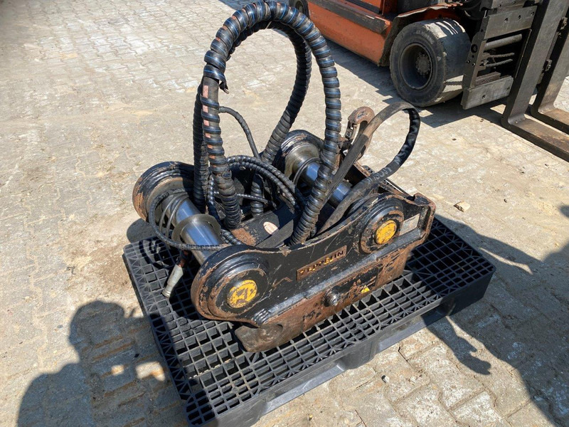 Oil Quick OQ 70 - Attache rapide: photos 2 Oil Quick OQ 70 - Attache rapide: photos 2