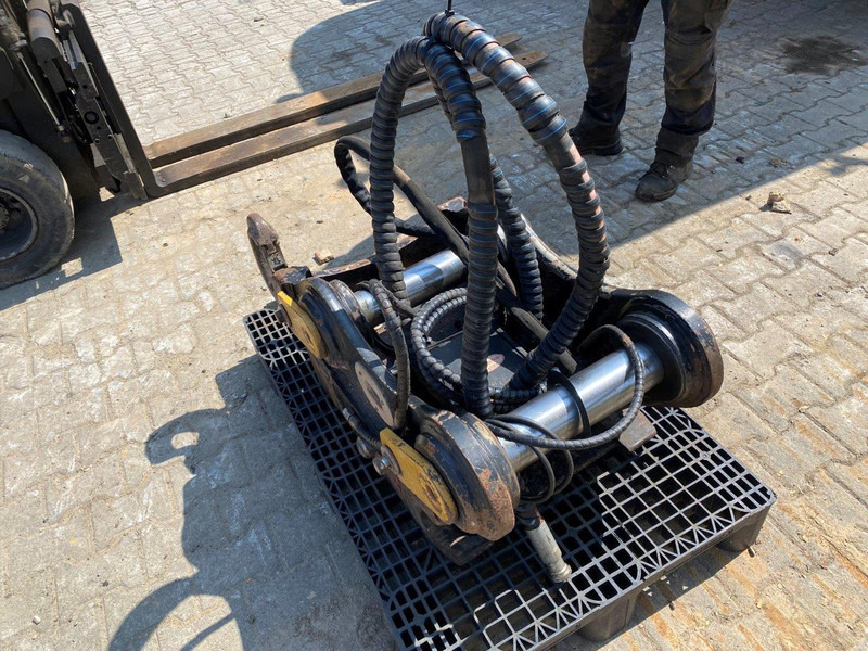 Oil Quick OQ 70 - Attache rapide: photos 1 Oil Quick OQ 70 - Attache rapide: photos 1