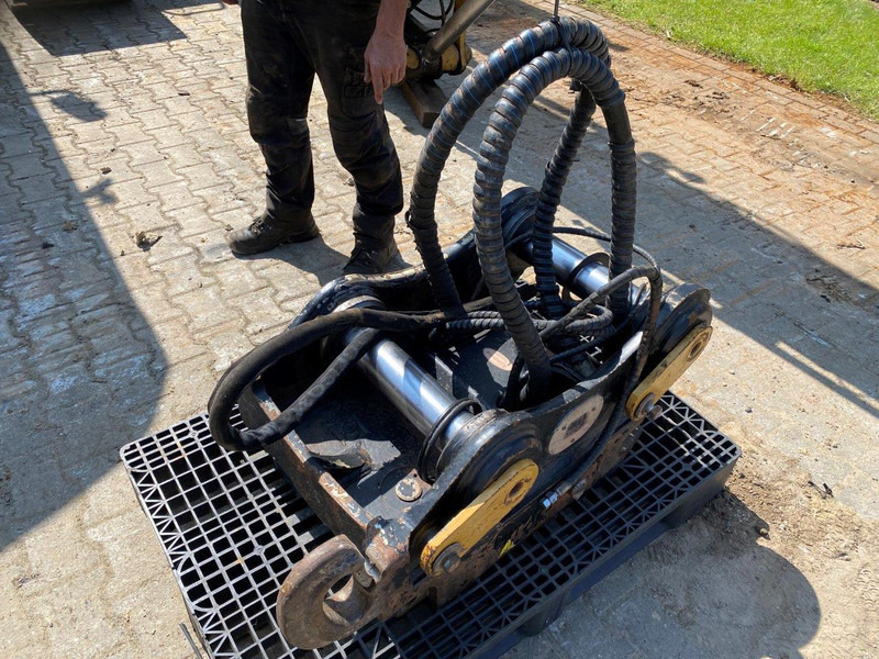 Oil Quick OQ 70 - Attache rapide: photos 5 Oil Quick OQ 70 - Attache rapide: photos 5