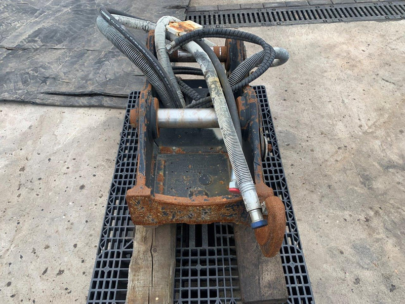 Oil Quick OQ 70 - Attache rapide: photos 3 Oil Quick OQ 70 - Attache rapide: photos 3