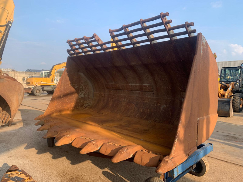 Volvo L350 F - Godet: photos 1 Volvo L350 F - Godet: photos 1