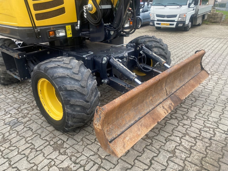 Pelle sur pneus Yanmar B95w NVT: photos 9 Pelle sur pneus Yanmar B95w NVT: photos 9