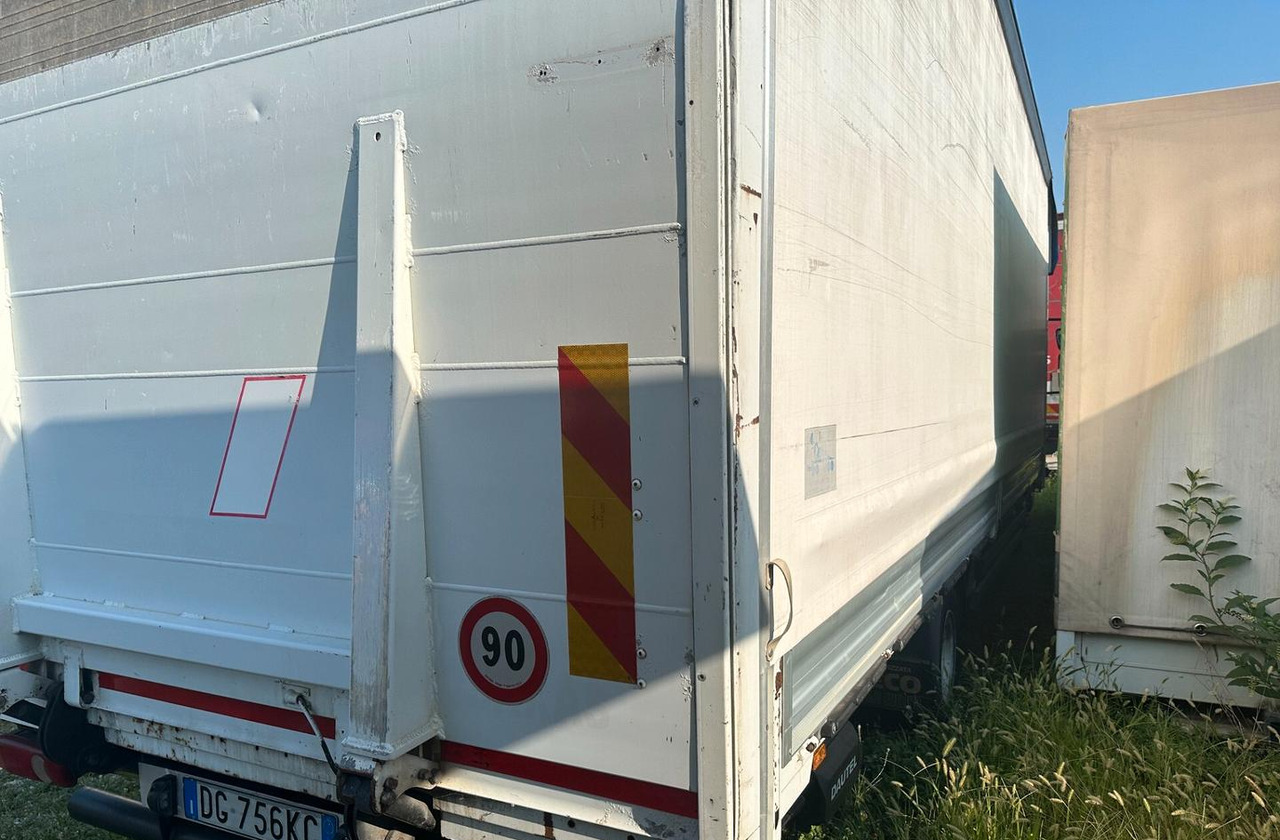 Renault MIDLUM 215.10 - Camion à rideaux coulissants: photos 4 Renault MIDLUM 215.10 - Camion à rideaux coulissants: photos 4