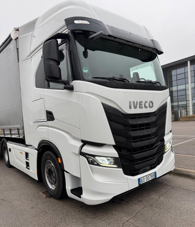 Stralis - Tracteur routier: photos 1 Stralis - Tracteur routier: photos 1