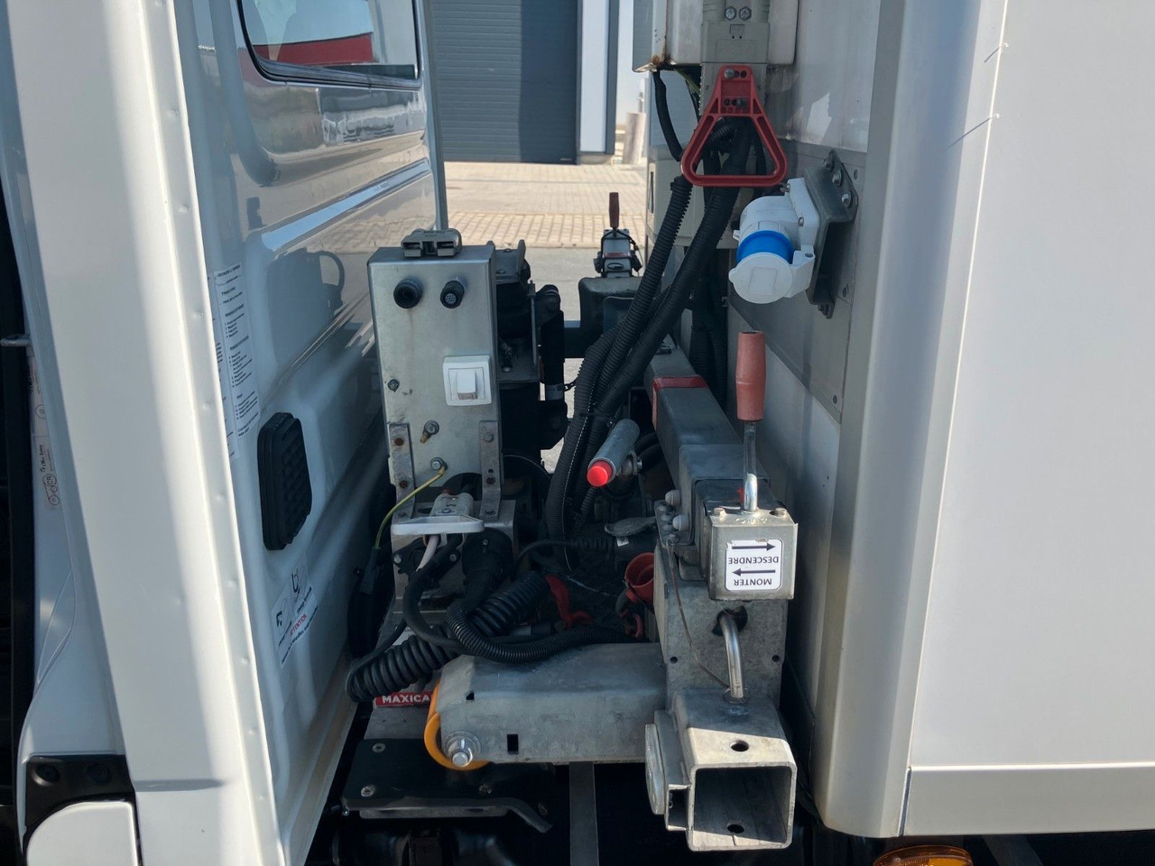Utilitaire frigorifique Iveco Daily 35C18 MAXICARGO Kühlkoffer/CARRIER/AC/EU6 Iveco Daily 35C18 MAXICARGO Kühlkoffer/CARRIER/AC/EU6: photos 8