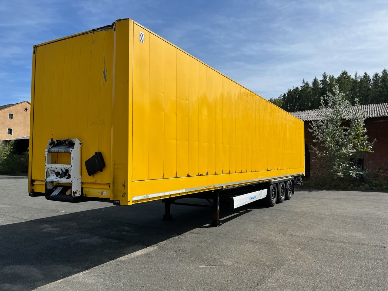 Krone SD/DA03LNF Koffer/TÜV03-2026/Payload-27607kg - Semi-remorque fourgon: photos 3 Krone SD/DA03LNF Koffer/TÜV03-2026/Payload-27607kg - Semi-remorque fourgon: photos 3