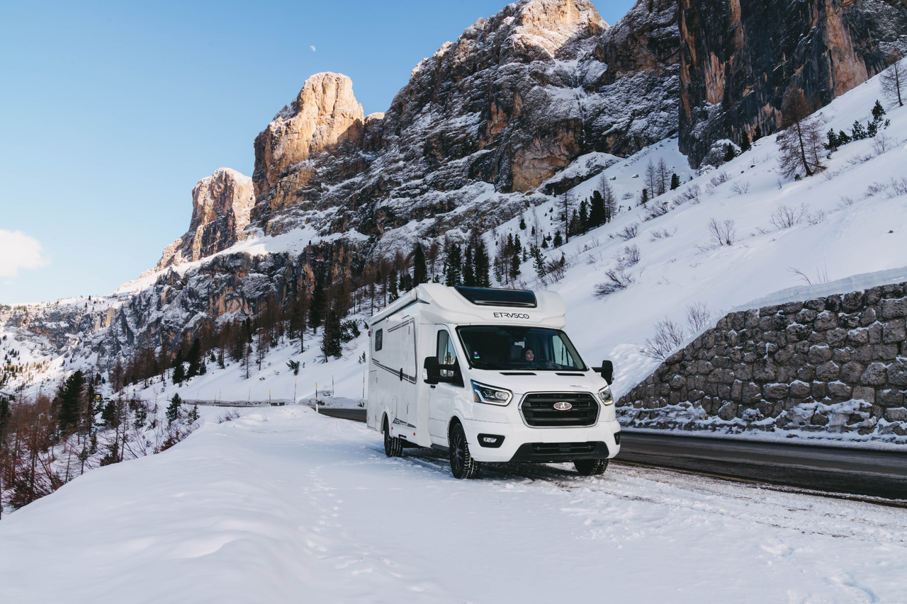 ETRUSCO Etrusco T 7.3 SF - Camping-car profilé: photos 3 ETRUSCO Etrusco T 7.3 SF - Camping-car profilé: photos 3