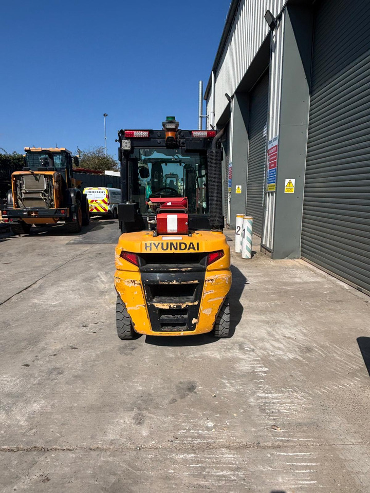 Hyundai 30D-9E - Chariot télescopique: photos 4 Hyundai 30D-9E - Chariot télescopique: photos 4