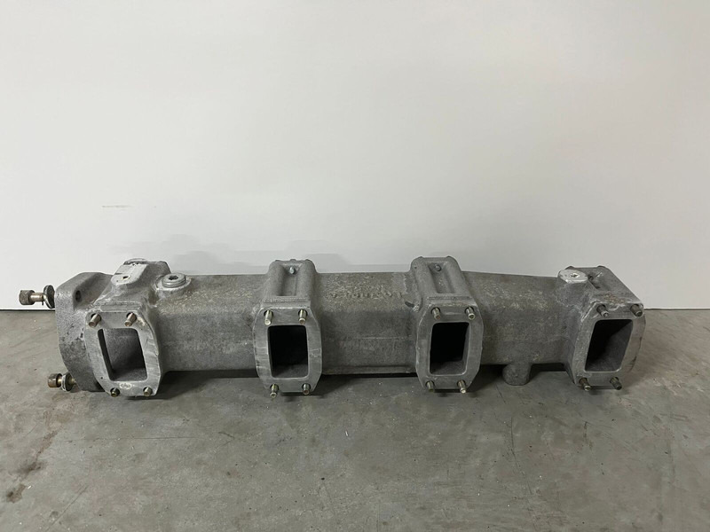 Liebherr A974 / P974 / R942 / R944 / R954 / R964 / R974 / R974B - A 974 / P 974 / R 942 / R 944 / R 954 / R 964 / R 974 / R 974B - Tuyau d'admission d'air: photos 4 Liebherr A974 / P974 / R942 / R944 / R954 / R964 / R974 / R974B - A 974 / P 974 / R 942 / R 944 / R 954 / R 964 / R 974 / R 974B - Tuyau d'admission d'air: photos 4