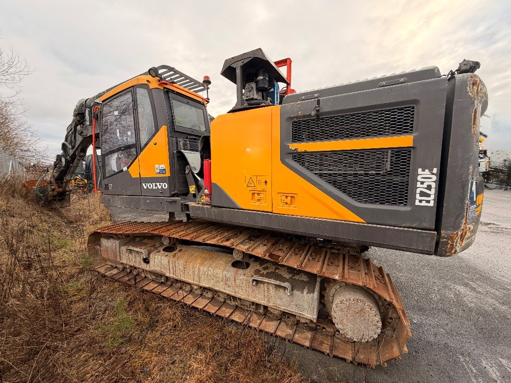 Volvo EC 250 EL - Pelle sur chenille: photos 1 Volvo EC 250 EL - Pelle sur chenille: photos 1