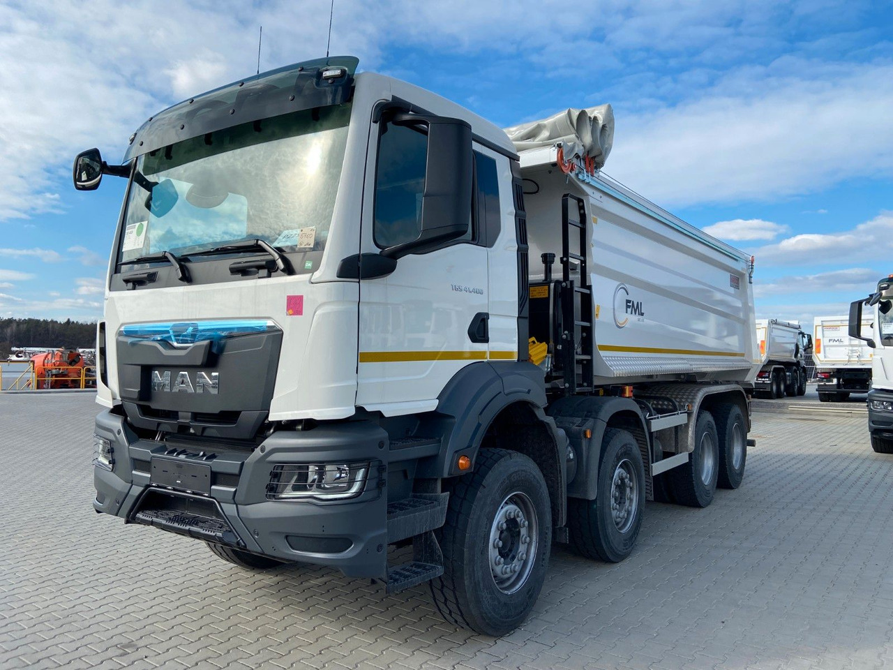 MAN TGS 41.400 8x4 EURO2 AUTOMAT TIPPER CR. SYSTEM - Camion benne: photos 2 MAN TGS 41.400 8x4 EURO2 AUTOMAT TIPPER CR. SYSTEM - Camion benne: photos 2