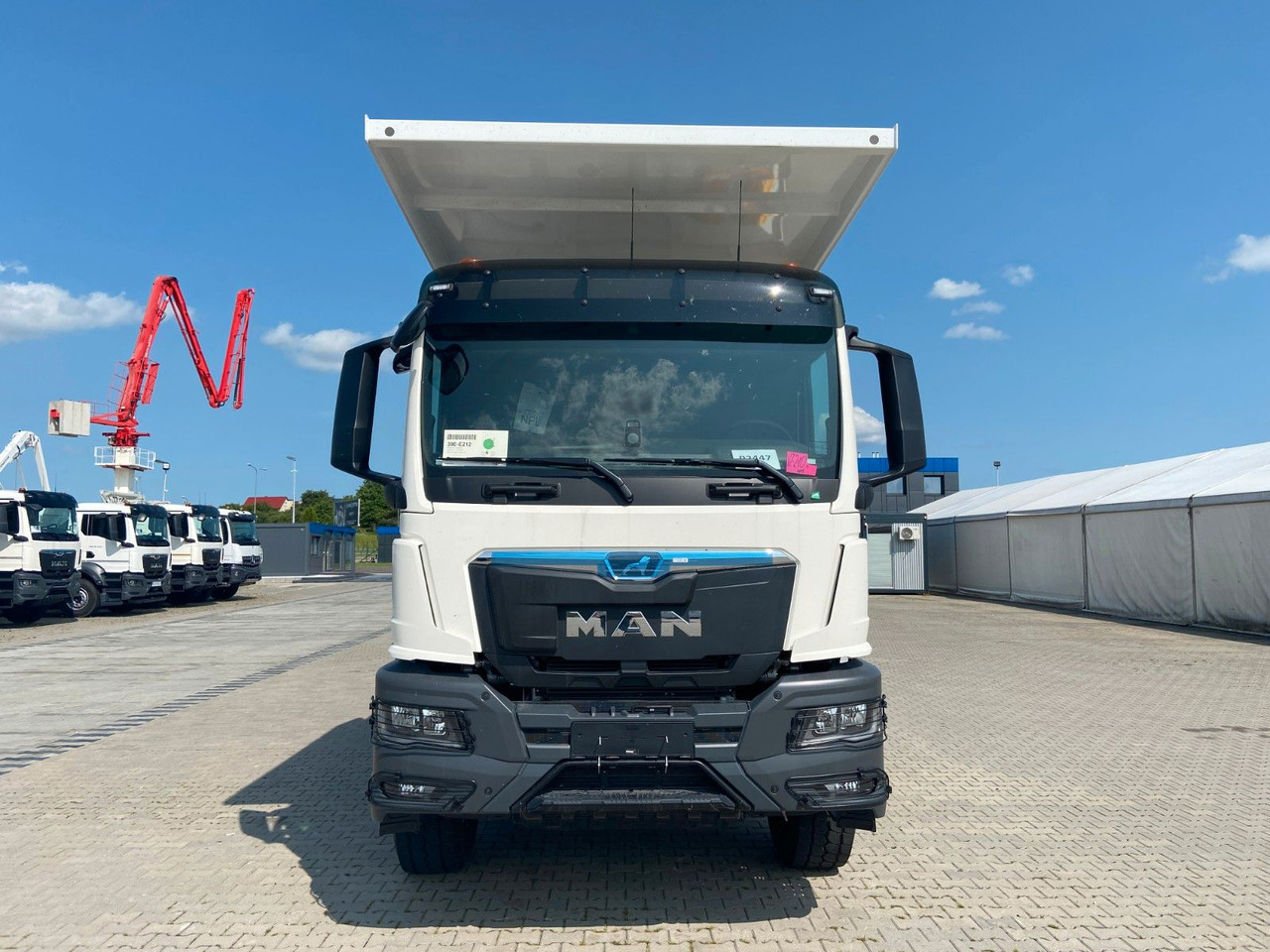 MAN TGS 44.400 8x4 EURO2 FML MINE KIPPER 23M3 MAN TGS 44.400 8x4 EURO2 FML MINE KIPPER 23M3 - Camion benne: photos 3 MAN TGS 44.400 8x4 EURO2 FML MINE KIPPER 23M3 MAN TGS 44.400 8x4 EURO2 FML MINE KIPPER 23M3 - Camion benne: photos 3