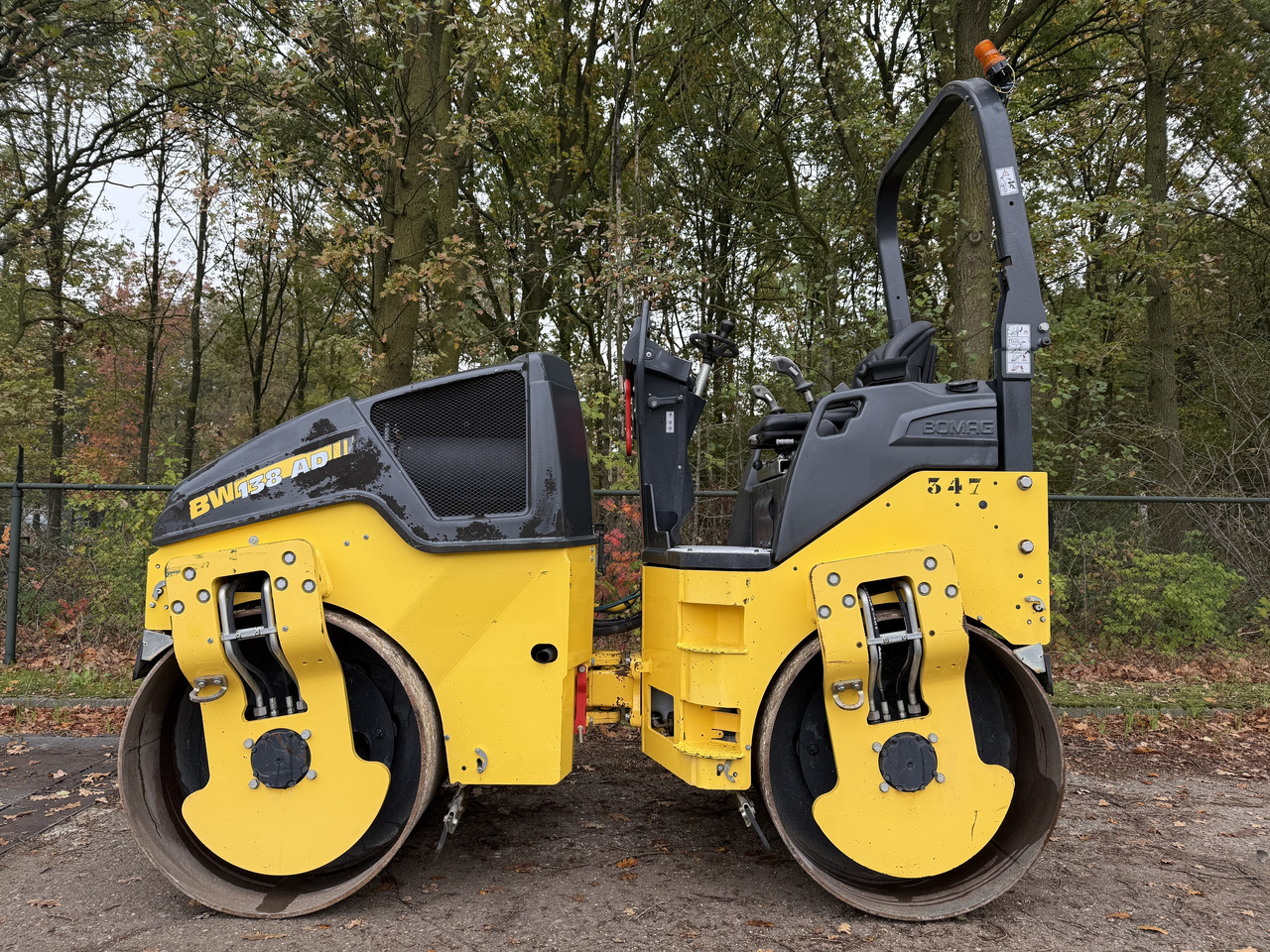 BOMAG BW138AD-5 - Compacteur à pieds de mouton/ Monocylindre: photos 2 BOMAG BW138AD-5 - Compacteur à pieds de mouton/ Monocylindre: photos 2