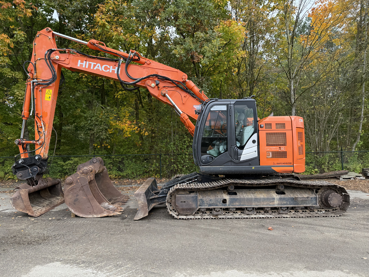 Hitachi ZX225USLC-6 - Pelle sur chenille: photos 2 Hitachi ZX225USLC-6 - Pelle sur chenille: photos 2