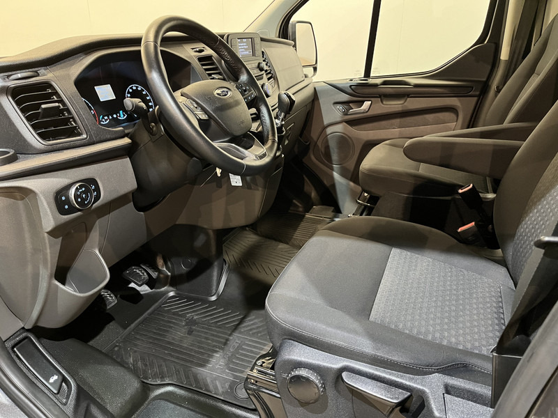 Photo d'intérieur 1: Fourgonnette Ford Transit Custom 280 2.0 TDCI L1H1 Trend 130 PK / Euro 6 / Airco / Trekhaak / Cruise Control / PDC / 49.000 KM !! / BPM VRIJ !!