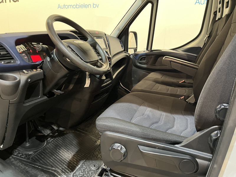 Iveco Daily 35S18D 3.0 375 Automaat Open Laadbak / Hiab Kraan / Euro 6 / Trekhaak 3500 KG / Airco / Camera / Navigatie / 3-Zits / 67.000 KM !! - Utilitaire plateau: photos 5 Iveco Daily 35S18D 3.0 375 Automaat Open Laadbak / Hiab Kraan / Euro 6 / Trekhaak 3500 KG / Airco / Camera / Navigatie / 3-Zits / 67.000 KM !! - Utilitaire plateau: photos 5