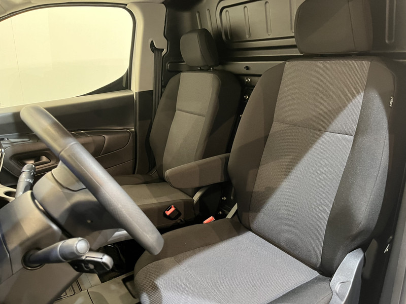 Toyota PROACE CITY Electric Live 50 kWh / 100% elektrisch !! / CCS Snellader / Airco / Cruise Control / CarPlay / Navigatie / Camera / 6.200 KM !! Z.G.A.N. / BPM VRIJ !! en leasing occasion Toyota PROACE CITY Electric Live 50 kWh / 100% elektrisch !! / CCS Snellader / Airco / Cruise Control / CarPlay / Navigatie / Camera / 6.200 KM !! Z.G.A.N. / BPM VRIJ !!: photos 8