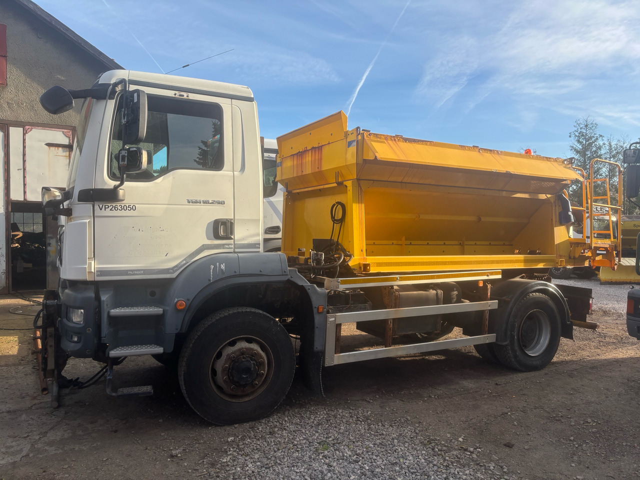 MAN TGM 18.290 4x4BB SPREADER/GRITTER/Plough - Engin de déneigement: photos 5 MAN TGM 18.290 4x4BB SPREADER/GRITTER/Plough - Engin de déneigement: photos 5