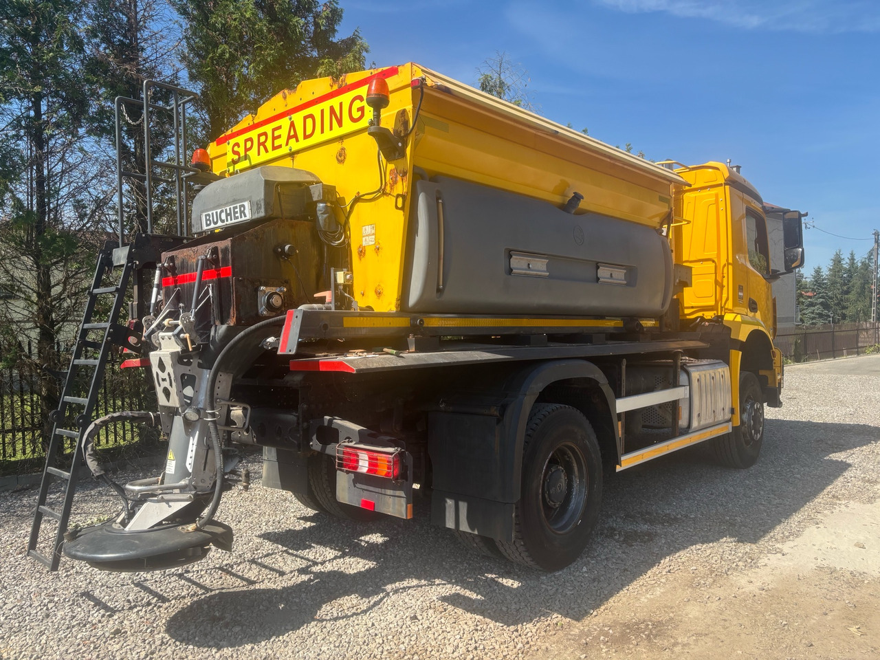 MERCEDES AROCS 1824 4x4BB GRITTER/SPREADER/PLOUGH - Engin de déneigement: photos 5 MERCEDES AROCS 1824 4x4BB GRITTER/SPREADER/PLOUGH - Engin de déneigement: photos 5