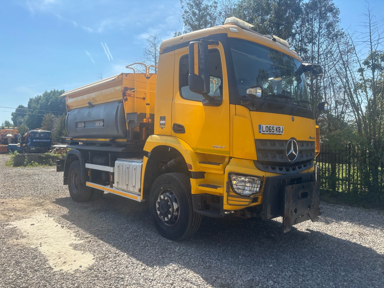 MERCEDES AROCS 1824 4x4BB GRITTER/SPREADER/PLOUGH - Engin de déneigement: photos 1 MERCEDES AROCS 1824 4x4BB GRITTER/SPREADER/PLOUGH - Engin de déneigement: photos 1
