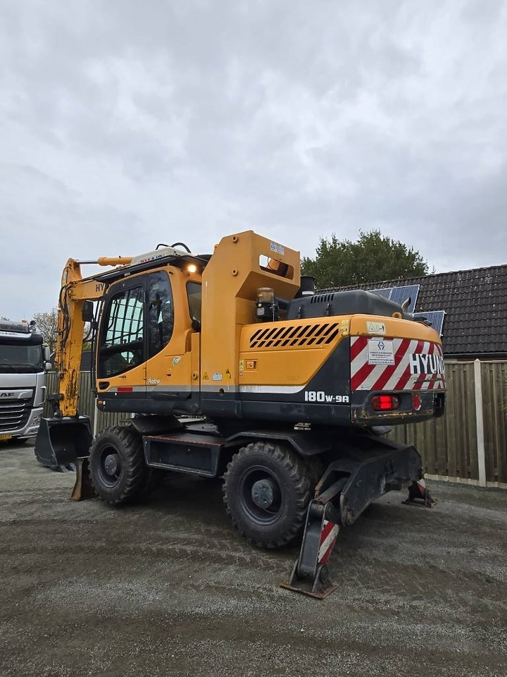 Hyundai R 180W-9A - Pelle sur pneus: photos 2 Hyundai R 180W-9A - Pelle sur pneus: photos 2